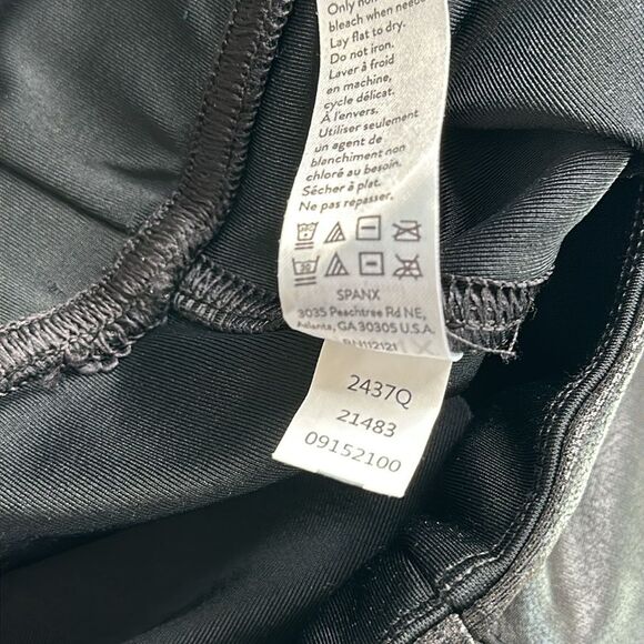 Spanx  faux leather high rise leggings in black glossy, size XS  petite tall - Picture 13 of 13